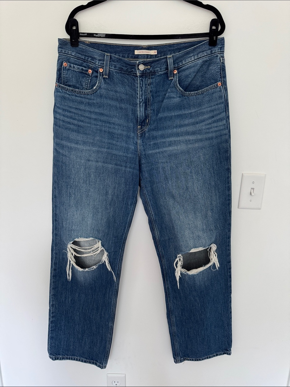 Levi's Low Pro Straight Distressed Blue Jeans - Size 32